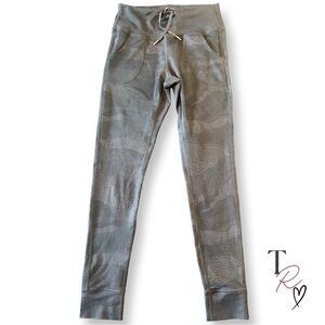 Born Primitive x Alison Scudds Grit Collection Fusion Leggings in Gray Size M